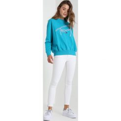 Bluzy rozpinane damskie: Tommy Jeans TOMMY SIGNATURE CREW Bluza turquoise