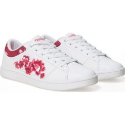 Desigual tenisówki damskie Tennis Hindi Dancer 39 białe. Białe trampki i tenisówki damskie Desigual, bez wzorów, bez zapięcia. W wyprzedaży za 209,00 zł.
