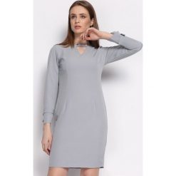 Szara Sukienka Multieloquent. Szare sukienki Born2be, l, z tkaniny, z okrągłym kołnierzem, z długim rękawem, midi, oversize. Za 89,99 zł.
