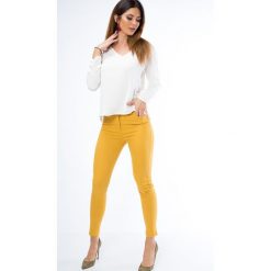 Spodnie skinny miodowe MP44310. Pomarańczowe spodnie damskie Fasardi, xl, bez wzorów. Za 59,00 zł.