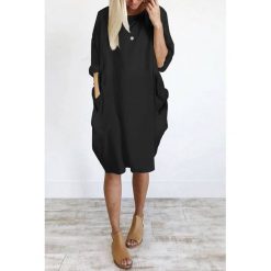 Sukienka TARISA BLACK. Czarne sukienki damskie IVET, na co dzień, bez wzorów, bez kołnierzyka, z krótkim rękawem, krótkie, mini. W wyprzedaży za 89,00 zł.