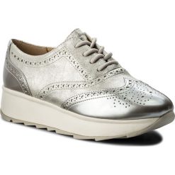 Półbuty GEOX - D Gendry A D825TA 0CNPV C1007 Silver. Szare półbuty damskie Geox, na co dzień, bez wzorów, ze skóry ekologicznej, bez obcasa, na koturnie, bez zapięcia. W wyprzedaży za 299,00 zł.