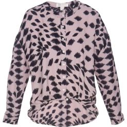 Bluzka oversize z nadrukiem bonprix matowy jasnoróżowy - szary. Fioletowe bluzki damskie bonprix, z nadrukiem, bez kołnierzyka, z krótkim rękawem. Za 37,99 zł.