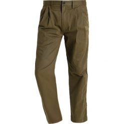 Chinosy męskie: Maharishi MANALI WORK Spodnie materiałowe maha olive