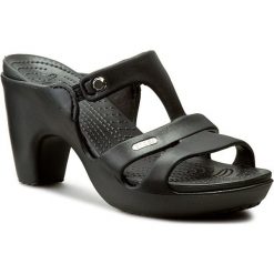 Klapki CROCS - Cyprus V Heel W 201301 Black/Black. Czarne klapki damskie Crocs, z aplikacjami, z tworzywa sztucznego, bez obcasa. Za 219,00 zł.