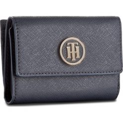 Portfele damskie: Mały Portfel Damski TOMMY HILFIGER – Honey Med Flap Wallet AW0AW05197 906