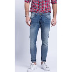 Wrangler - Jeansy Bryson Cross Grain. Niebieskie jeansy męskie marki Wrangler, z aplikacjami, z elastanu. Za 329,90 zł.
