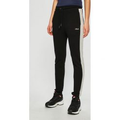 Fila - Spodnie. Szare spodnie damskie Fila, s, bez wzorów, z bawełny, casualowe. W wyprzedaży za 129,90 zł.