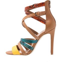 ALDO VALECIA Sandały na obcasie medium brown. Brązowe rzymianki damskie ALDO, z materiału, na obcasie. Za 349,00 zł.
