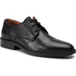 Półbuty TOMMY HILFIGER - Essential Leather Mix Shoe FM0FM02100 Black 990. Czarne buty wizytowe męskie TOMMY HILFIGER, bez wzorów, ze skóry, eleganckie, bez zapięcia. Za 699,00 zł.