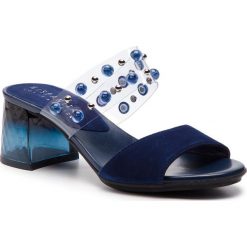 Klapki HISPANITAS - Nerea-T THV98885 Jeans. Niebieskie klapki damskie Hispanitas, z aplikacjami, z jeansu, bez obcasa, na obcasie. W wyprzedaży za 299,00 zł.