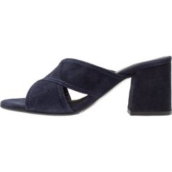 Chodaki damskie: Billi Bi Klapki navy