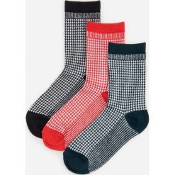 Skarpety 3 pack - Czarny. Czarne skarpetki damskie Reserved, bez wzorów. W wyprzedaży za 19,99 zł.