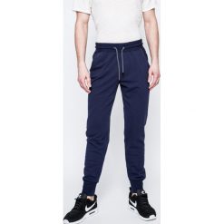 Guess Jeans - Spodnie. Niebieskie spodnie męskie Guess Jeans, na co dzień, m, z aplikacjami, z bawełny, casualowe. W wyprzedaży za 179,90 zł.