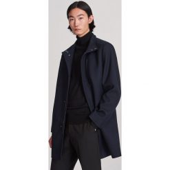 Elegancki płaszcz ze stójką - Granatowy. Niebieskie płaszcze męskie Reserved, s, bez wzorów, eleganckie, bez kaptura. Za 449,99 zł.