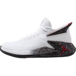 Jordan FLY LOCKDOWN Obuwie do koszykówki white/gym red/black. Białe buty sportowe męskie marki Jordan, z tworzywa sztucznego. Za 459,00 zł.