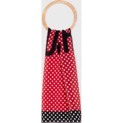Moschino - Chusta. Czerwone szaliki damskie MOSCHINO, z jedwabiu. W wyprzedaży za 269,90 zł.