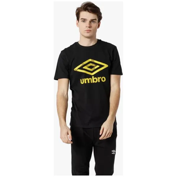 Umbro Koszulka Ss 96 Print Graphic , czarny, rozmiar S. Czarne koszulki męskie Umbro, s, z nadrukiem, z bawełny, eleganckie, bez kołnierzyka, bez rękawów. W wyprzedaży za 47,99 zł.