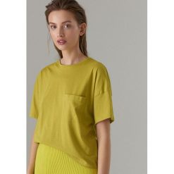 Koszulka oversize z kieszonką - Zielony. Zielone koszulki damskie Mohito, s, bez wzorów, bez kołnierzyka, bez rękawów. Za 39,99 zł.