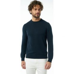 Jimmy Sanders sweter męski 19W M ciemnoniebieski. Niebieskie swetry męskie Jimmy Sanders, m, bez wzorów, bez kołnierzyka, bez kaptura. Za 179,00 zł.