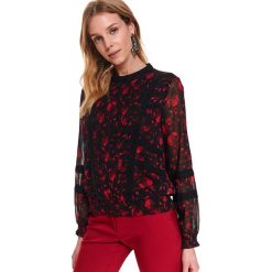 Bluzka w nadruk z koronkowymi aplikacjami. Czarne bluzki damskie Top Secret, z nadrukiem, z tkaniny, eleganckie, z okrągłym kołnierzem, bez rękawów. W wyprzedaży za 59,99 zł.