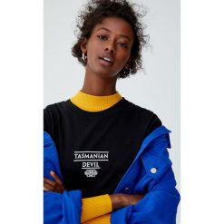 Koszulka z Diabłem Tasmańskim. Koszulki damskie Pull&Bear. Za 69,90 zł.