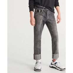 Jeansy slim cropped - Szary. Szare jeansy męskie Reserved, m, bez wzorów. W wyprzedaży za 69,99 zł.