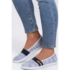 Granatowe Tenisówki Excitant. Niebieskie trampki i tenisówki damskie vices, bez wzorów, bez zapięcia. Za 34,99 zł.