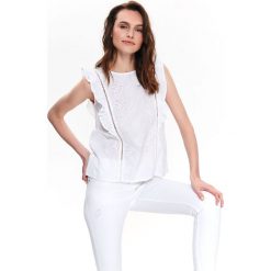 Ażurowa bluzka z falbaną. Białe bluzki damskie Top Secret, z haftami, z tkaniny, eleganckie, z falbankami, bez rękawów. W wyprzedaży za 49,99 zł.