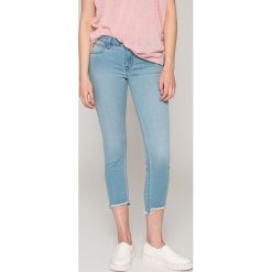 Lee - Jeansy Scarlett. Niebieskie jeansy damskie skinny marki Lee, l, z bawełny, z obniżonym stanem. W wyprzedaży za 249,90 zł.