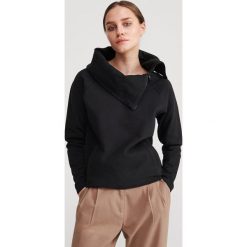 Bluza ze stójką - Czarny. Czarne bluzy damskie Reserved, s, bez wzorów, bez rękawów, bez kaptura. W wyprzedaży za 69,99 zł.