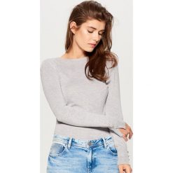 Dopasowany sweter - Szary. Szare swetry klasyczne damskie marki Mohito, l. Za 69,99 zł.