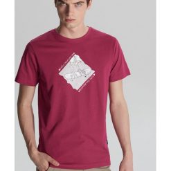 Koszulka z nadrukiem Art - Fioletowy. Fioletowe koszulki męskie Cropp, s, z nadrukiem, bez kołnierzyka, bez rękawów. Za 34,99 zł.
