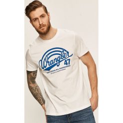 Wrangler - T-shirt. Białe t-shirty męskie Wrangler, s, z nadrukiem, z bawełny, z okrągłym kołnierzem. Za 99,90 zł.