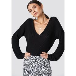 NA-KD Sweter z głębokim dekoltem V - Black. Czarne swetry klasyczne damskie marki NA-KD, dekolt w kształcie v. Za 121,95 zł.