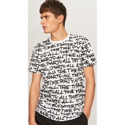 T-shirty męskie z nadrukiem: T-shirt z nadrukiem all over – Biały