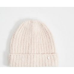 Czapka beanie o prążkowanym splocie - Różowy. Różowe czapki damskie Mohito, bez wzorów, ze splotem. W wyprzedaży za 9,99 zł.