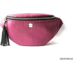 Fuchsia nerka/ saszetka z chwostem. Różowe nerki damskie Pakamera, bez wzorów, ze skóry, z breloczkiem. Za 119,00 zł.