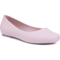 Baleriny MELISSA - Aura Ad 32925 Light Pink 01623. Różowe baleriny damskie Melissa, na co dzień, bez wzorów, z tworzywa sztucznego, klasyczne, bez obcasa, bez zapięcia. Za 319,00 zł.