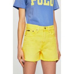 Polo Ralph Lauren - Szorty. Żółte szorty damskie Polo Ralph Lauren, bez wzorów, z bawełny, casualowe. W wyprzedaży za 299,90 zł.