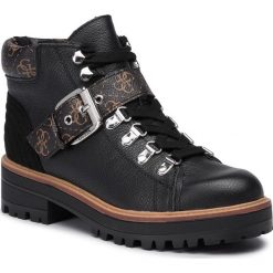 Trapery GUESS - Irvin FL8IRV FAL10 BLACK/BROWN. Czarne trapery damskie Guess, ze skóry ekologicznej, klasyczne, bez obcasa, bez zapięcia. W wyprzedaży za 349,00 zł.