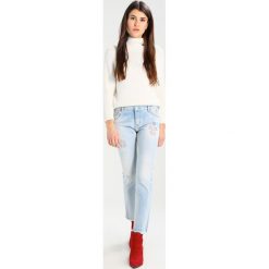 Swetry klasyczne damskie: And Less GITTE Sweter wisper white