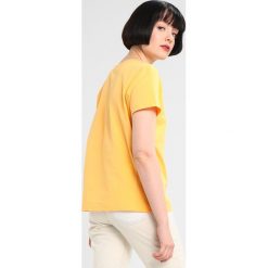 T-shirty damskie: Champion Reverse Weave CLASSIC SMALL LOGO Tshirt basic mustard yellow