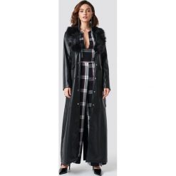 NA-KD Trend Lakierowany płaszcz maxi - Black. Czarne płaszcze damskie pastelowe NA-KD Trend, w paski, z lakierowanej skóry. Za 486,00 zł.
