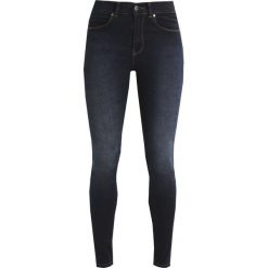 Dr.Denim Petite LEXY MID RISE Jeans Skinny Fit dark blue wash. Niebieskie jeansy damskie relaxed fit marki Dr.Denim Petite, z bawełny. W wyprzedaży za 146,30 zł.
