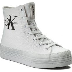 Sneakersy CALVIN KLEIN JEANS - Zabrina RE9245 White. Białe półbuty damskie Calvin Klein Jeans, z aplikacjami, z jeansu, eleganckie, bez obcasa, na koturnie, na sznurówki. Za 469,90 zł.