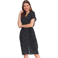 Tunika w groszki. Czarne tuniki damskie Top Secret, na co dzień, na lato, z aplikacjami, eleganckie, z dekoltem w serek, z krótkim rękawem. W wyprzedaży za 59,99 zł.