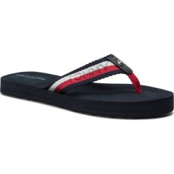 Japonki TOMMY HILFIGER Colorful Tommy Comfy Sandal FW0FW04235. Niebieskie klapki damskie TOMMY HILFIGER, bez wzorów, bez obcasa. W wyprzedaży za 79,00 zł.
