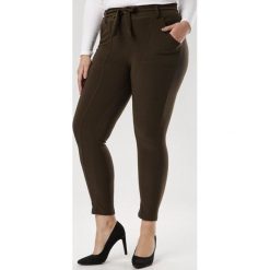 Ciemnozielone Spodnie Undilis. Zielone spodnie damskie Born2be, xl, bez wzorów, z tkaniny. Za 79,99 zł.