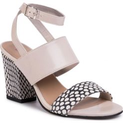 Sandały LASOCKI - 7542-05 Beige. Brązowe klapki damskie Lasocki, bez wzorów, ze skóry, bez obcasa, na obcasie. Za 199,99 zł.